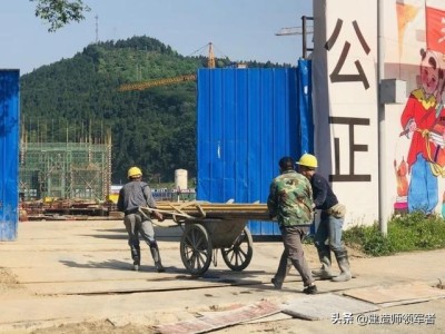請(qǐng)教大家一個(gè)問(wèn)題，本人想考取一名二級(jí)建造師，在哪里報(bào)名？